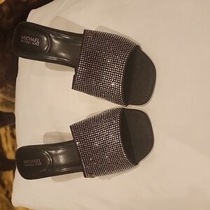 NWOT MICHAEL KORS KITTEN HILL SLIDES